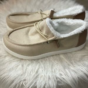 Women’s tan white fur loafer shoes